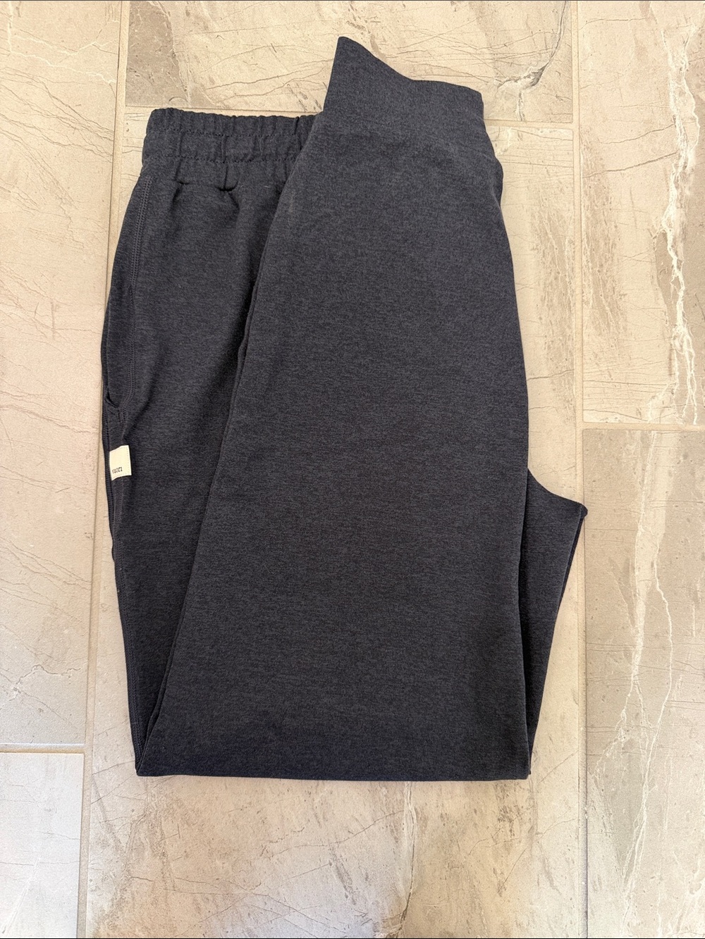 Vuori women’s navy heather halo Joggers